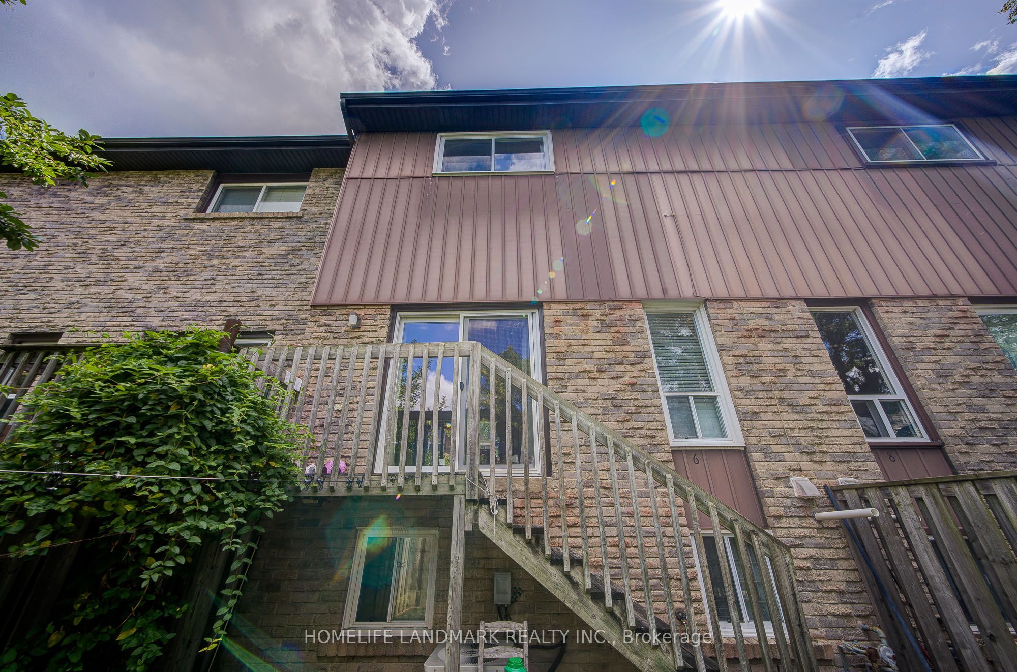 6 Thunder Grove Property Photo 44
