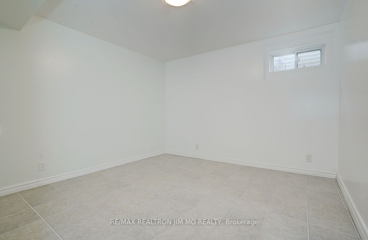 22 Hartleywood Drive Lower Property Photo 8