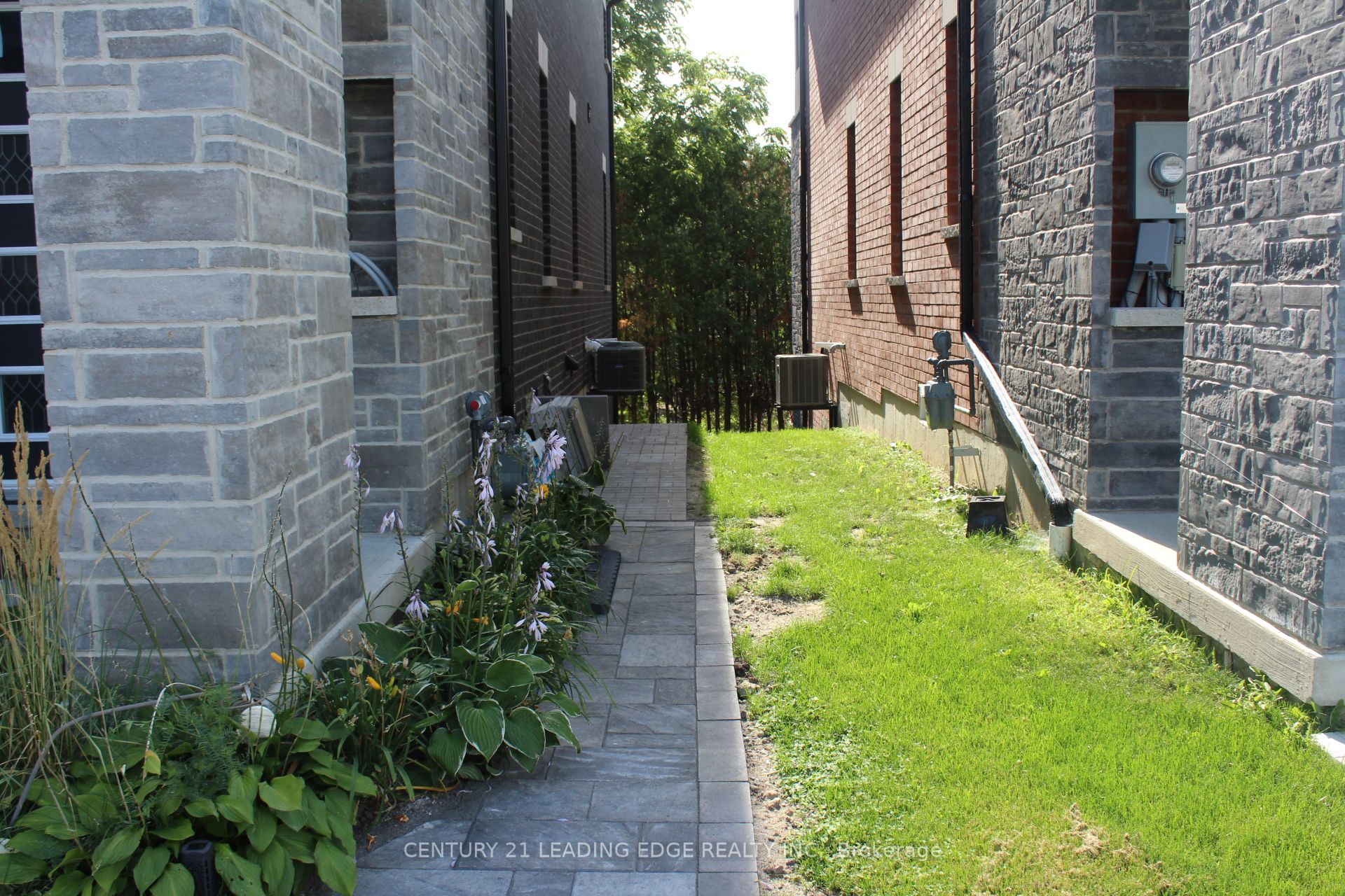 75 Pine Gate Place Property Photo 2