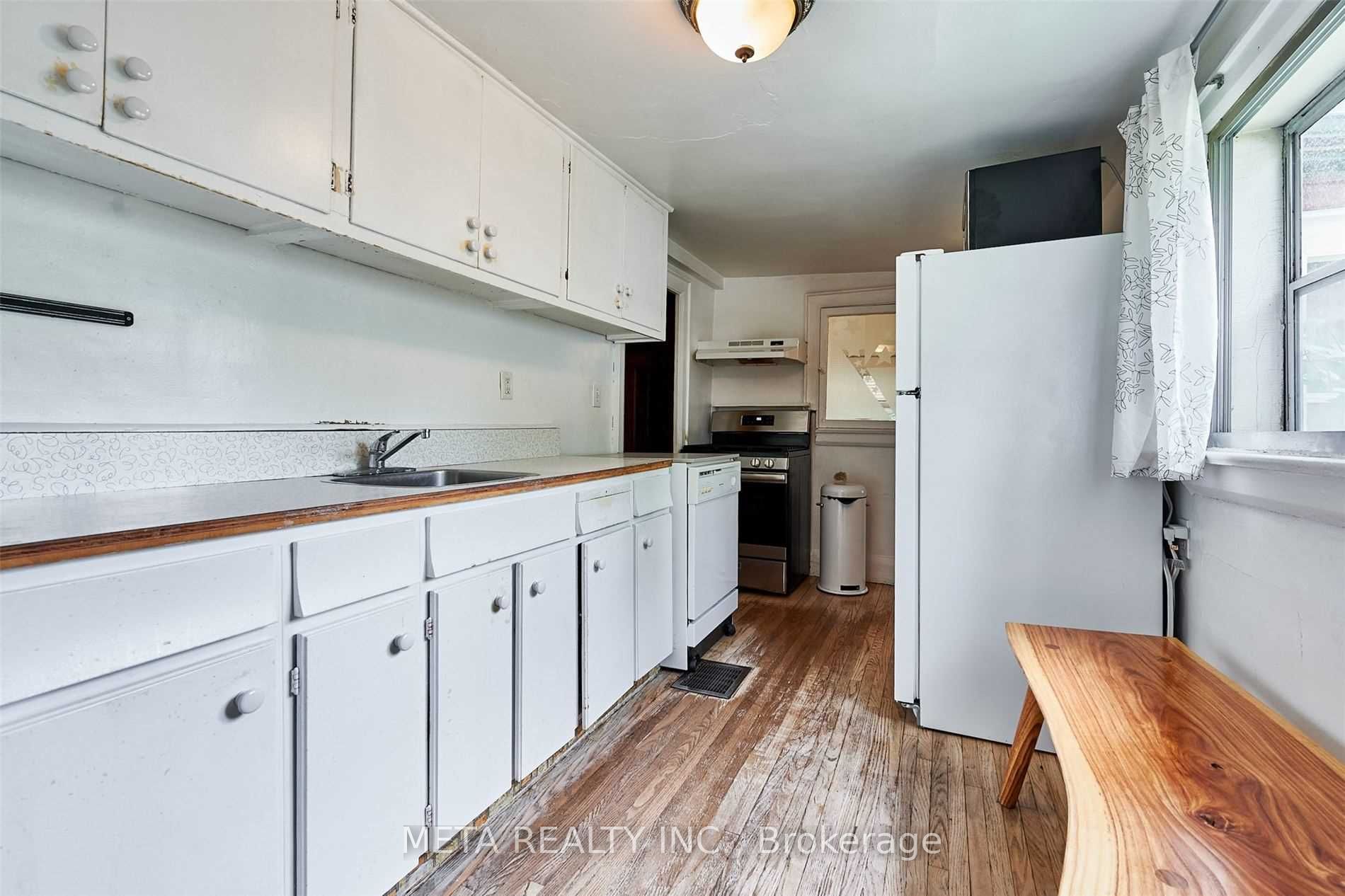 22 Freeman Street S Property Photo 6