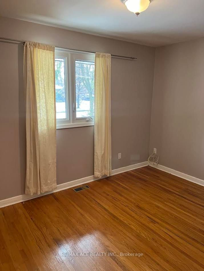 26 Oakridge Drive Main Property Photo 5