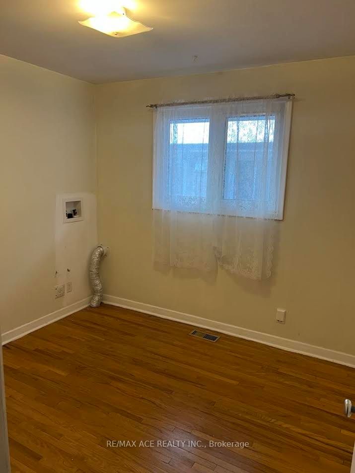 26 Oakridge Drive Main Property Photo 6