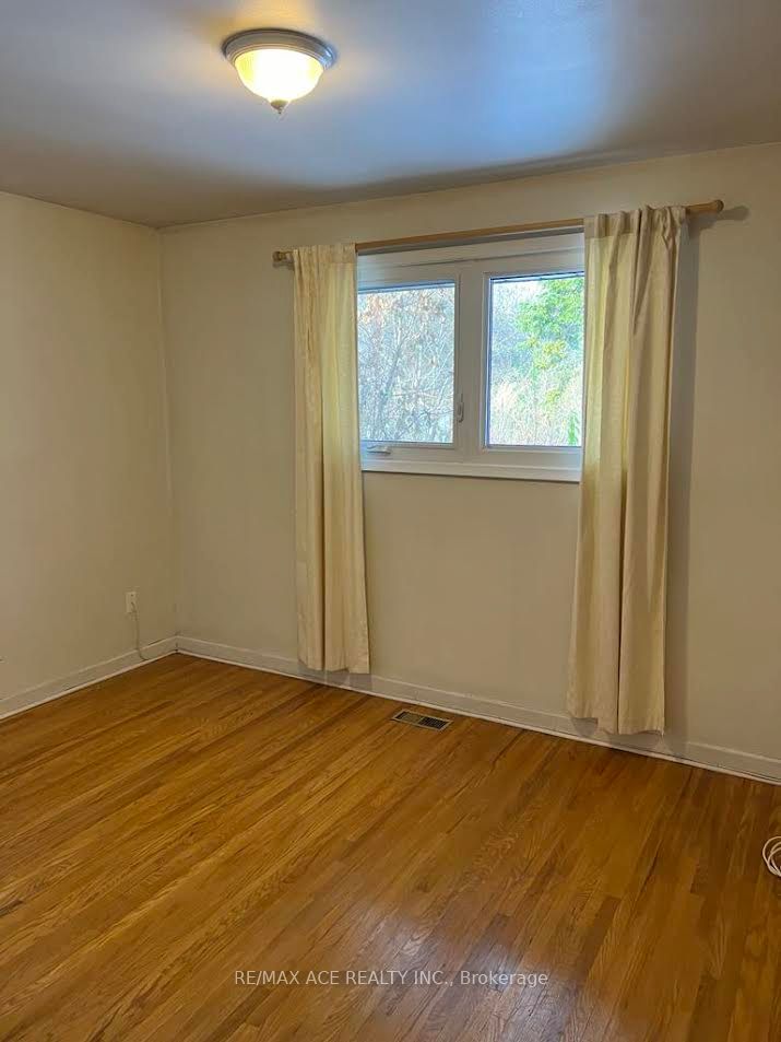 26 Oakridge Drive Main Property Photo 7