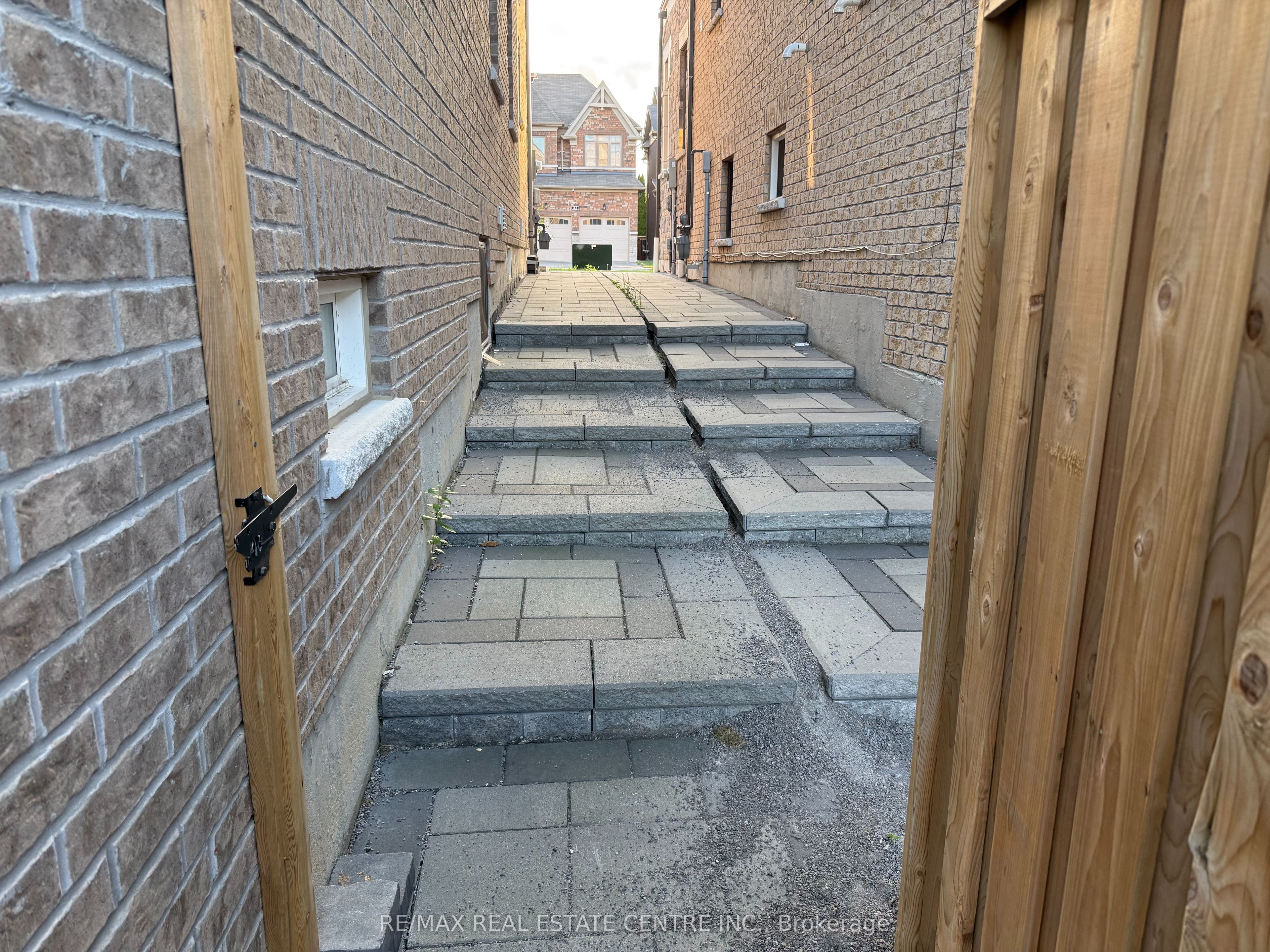 41 Bremner Street Basement Property Photo 4