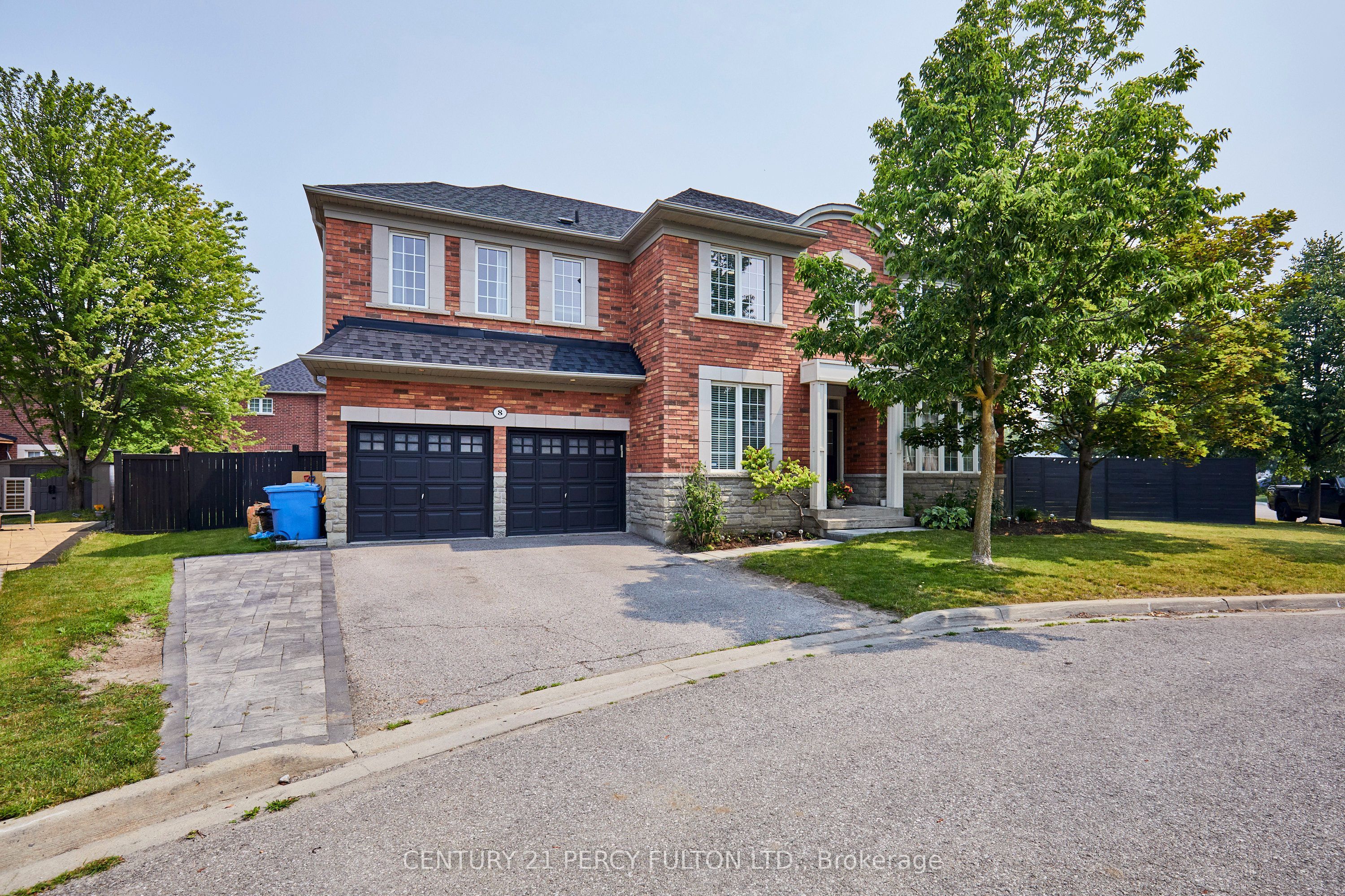 8 Mackeller Court Property Photo 2