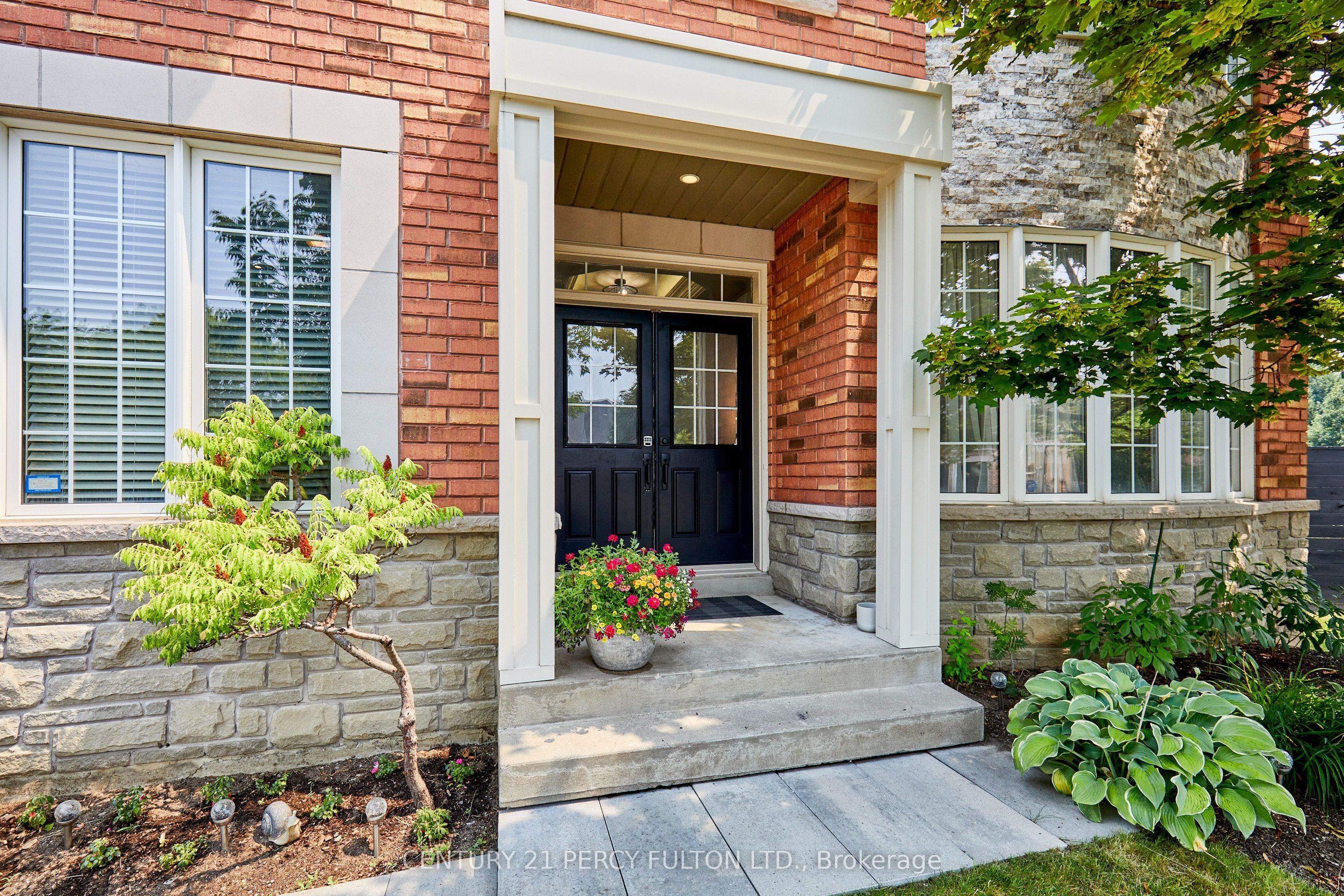 8 Mackeller Court Property Photo 4