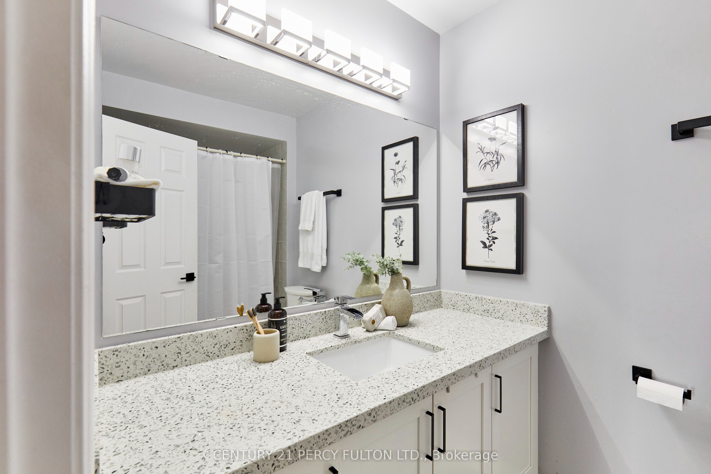 8 Mackeller Court Property Photo 31