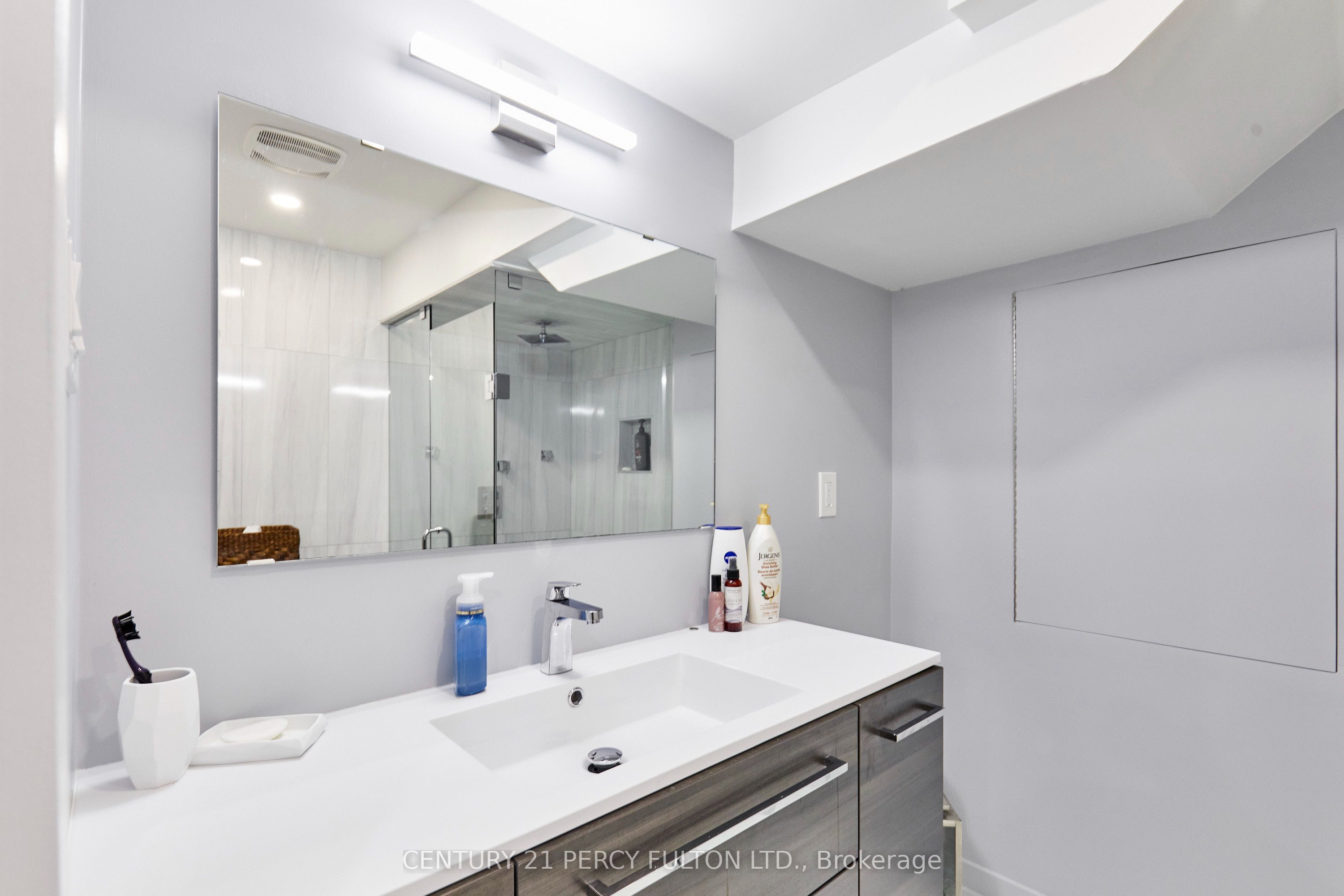 8 Mackeller Court Property Photo 44