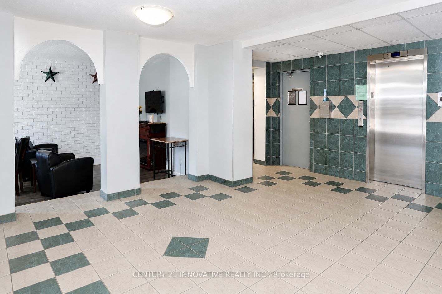 936 Glen Street 101 Property Photo 4