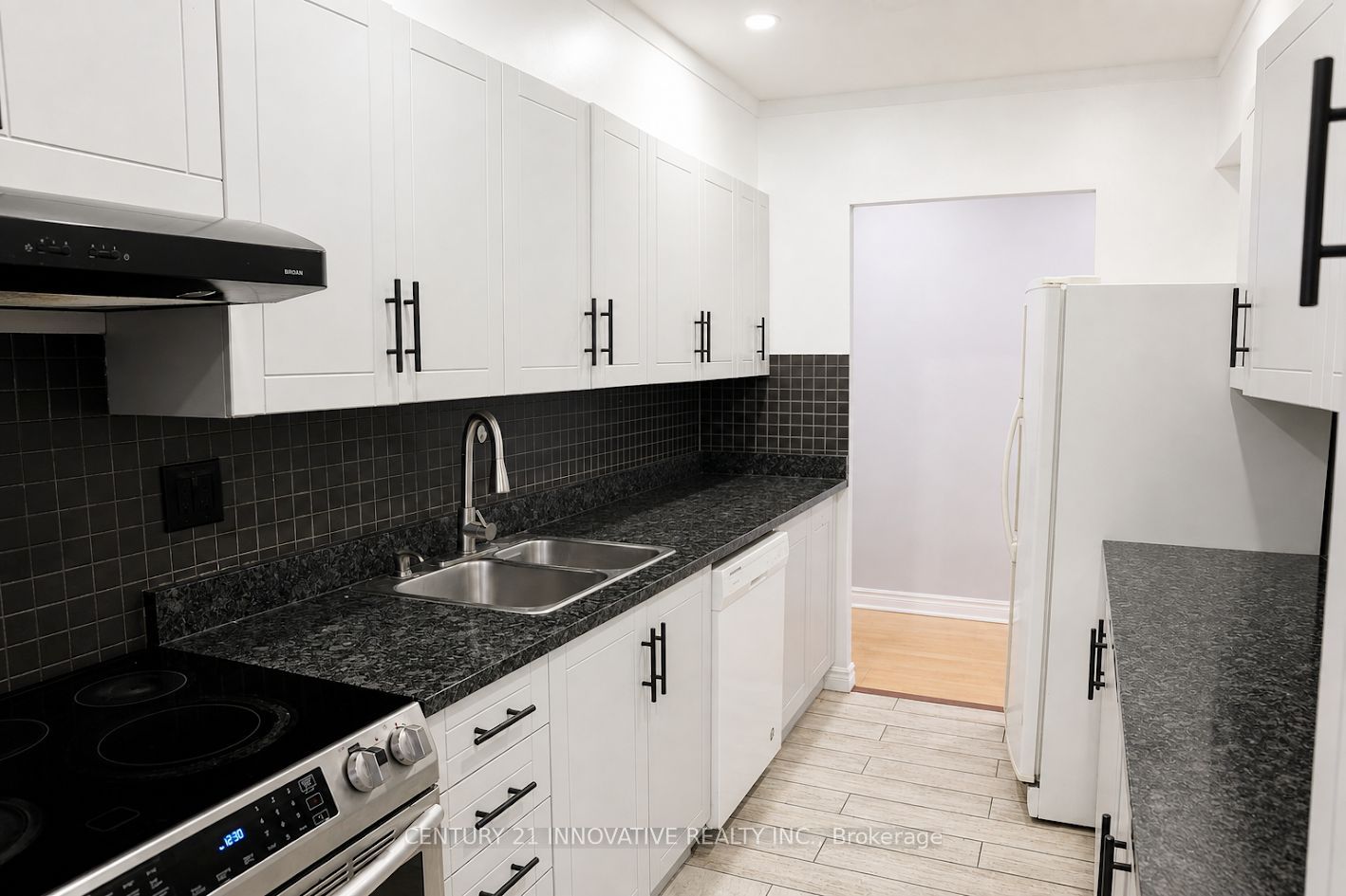 936 Glen Street 101 Property Photo 11