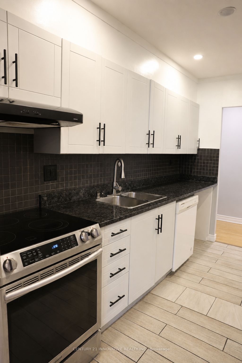 936 Glen Street 101 Property Photo 12