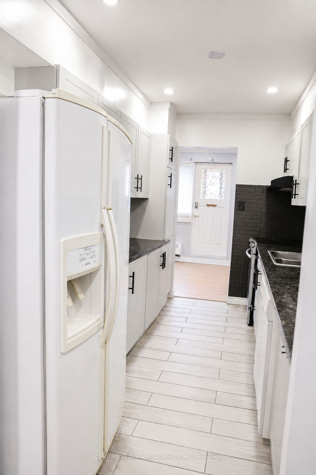 936 Glen Street 101 Property Photo 14