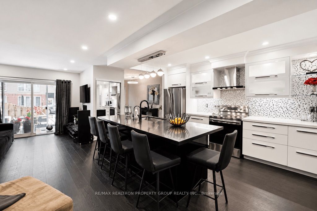 1400 The Esplanade N 402 Property Photo 3
