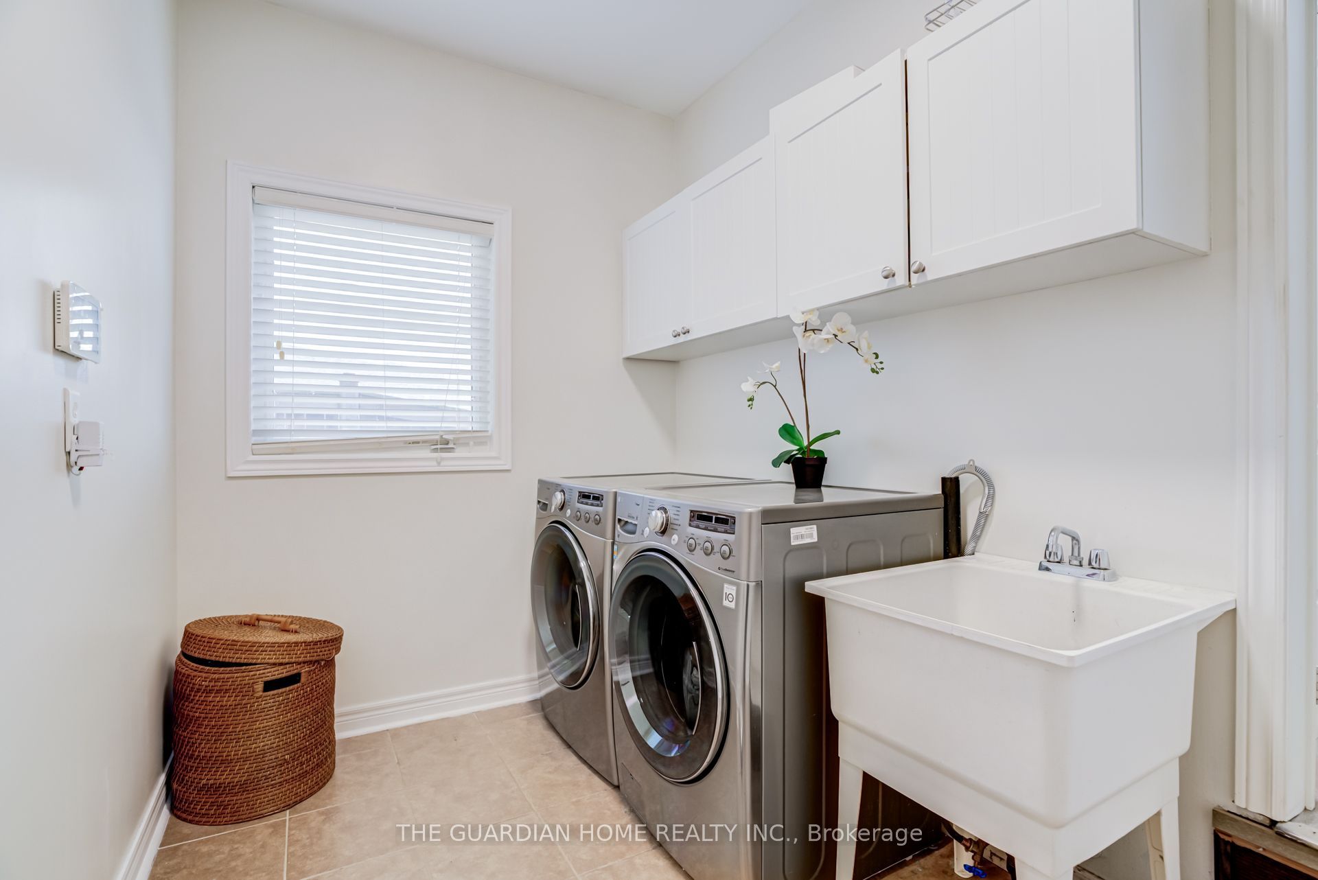 1214 Harlstone Crescent Property Photo 25