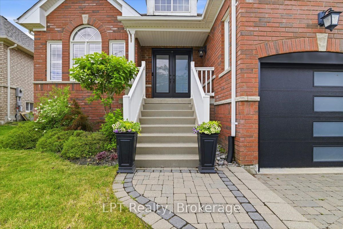 71 Laprade Square Property Photo 3