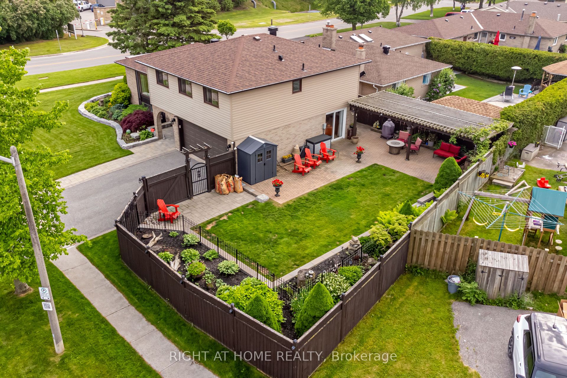 51 Lewin Crescent Property Photo 2