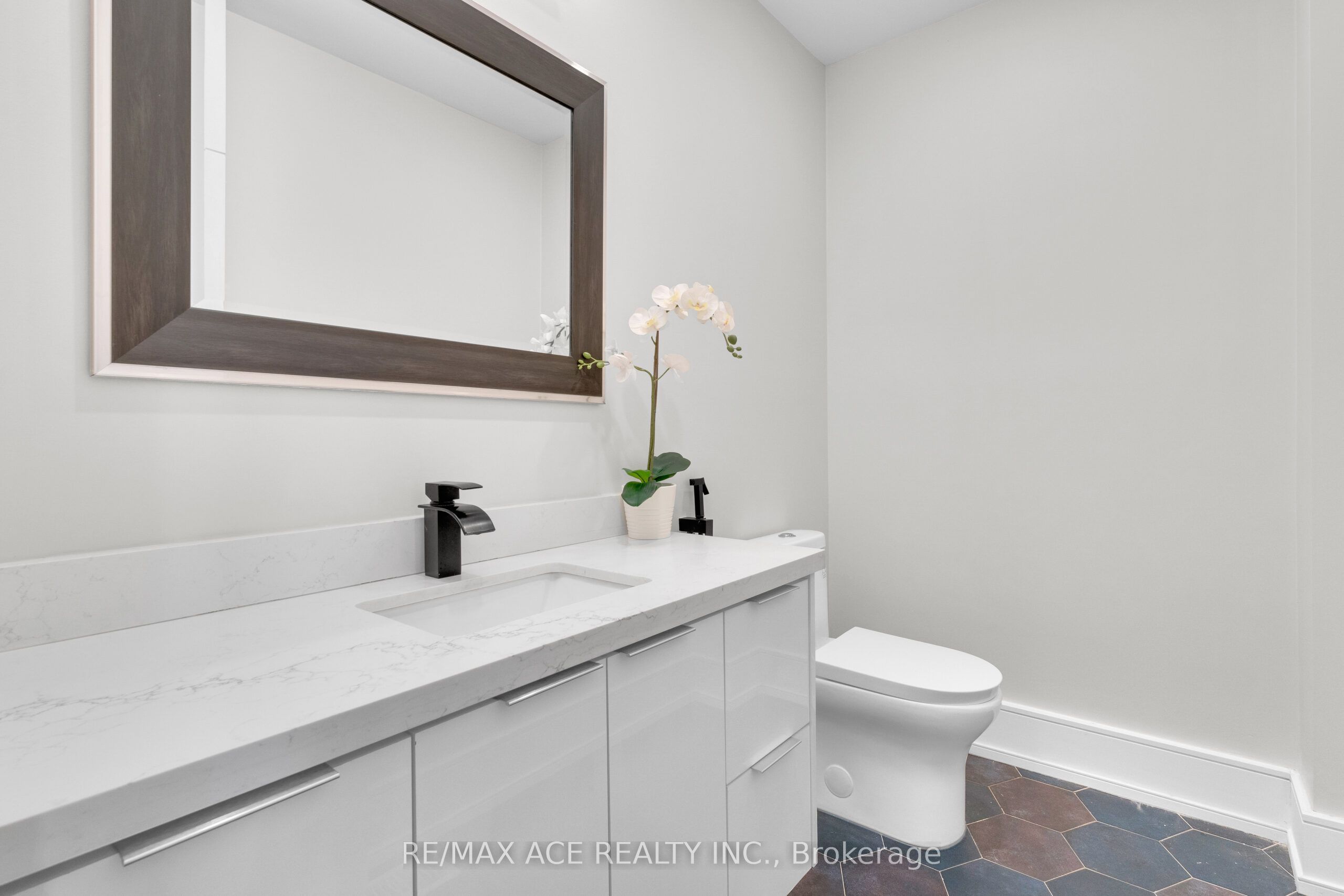 46 Sunnypoint Crescent Property Photo 17