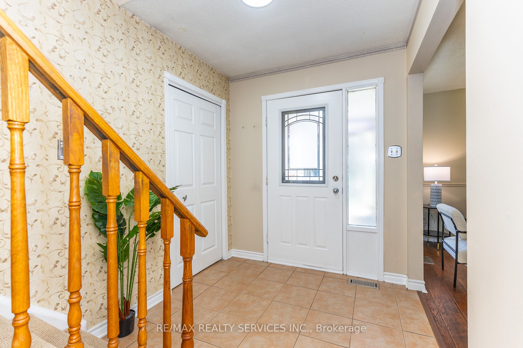 1217 Gloucester Square Property Photo 2