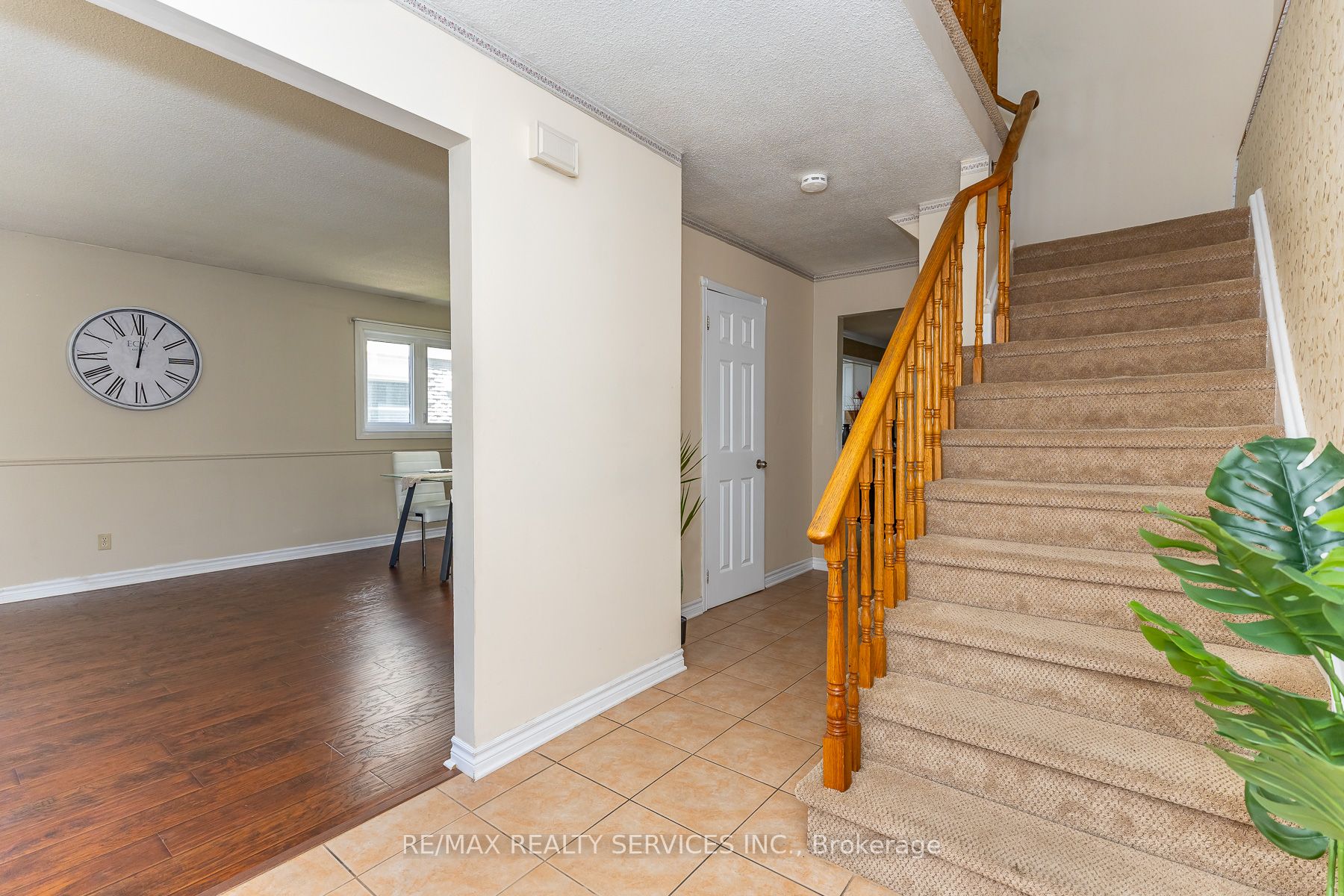 1217 Gloucester Square Property Photo 3