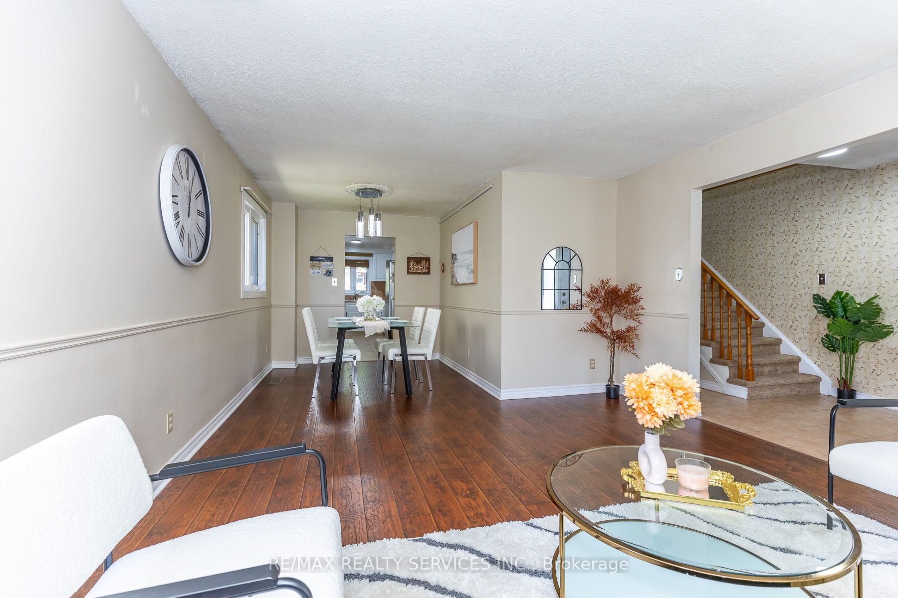 1217 Gloucester Square Property Photo 4