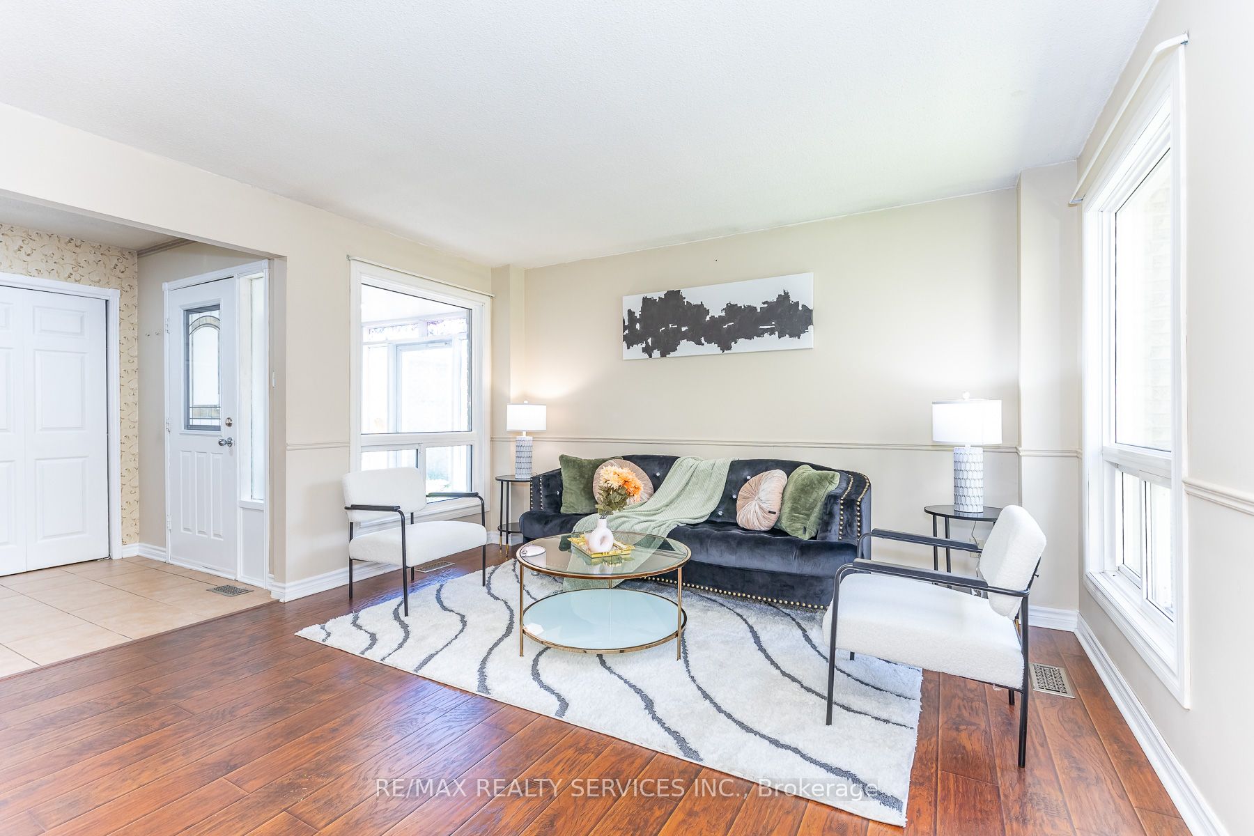 1217 Gloucester Square Property Photo 5