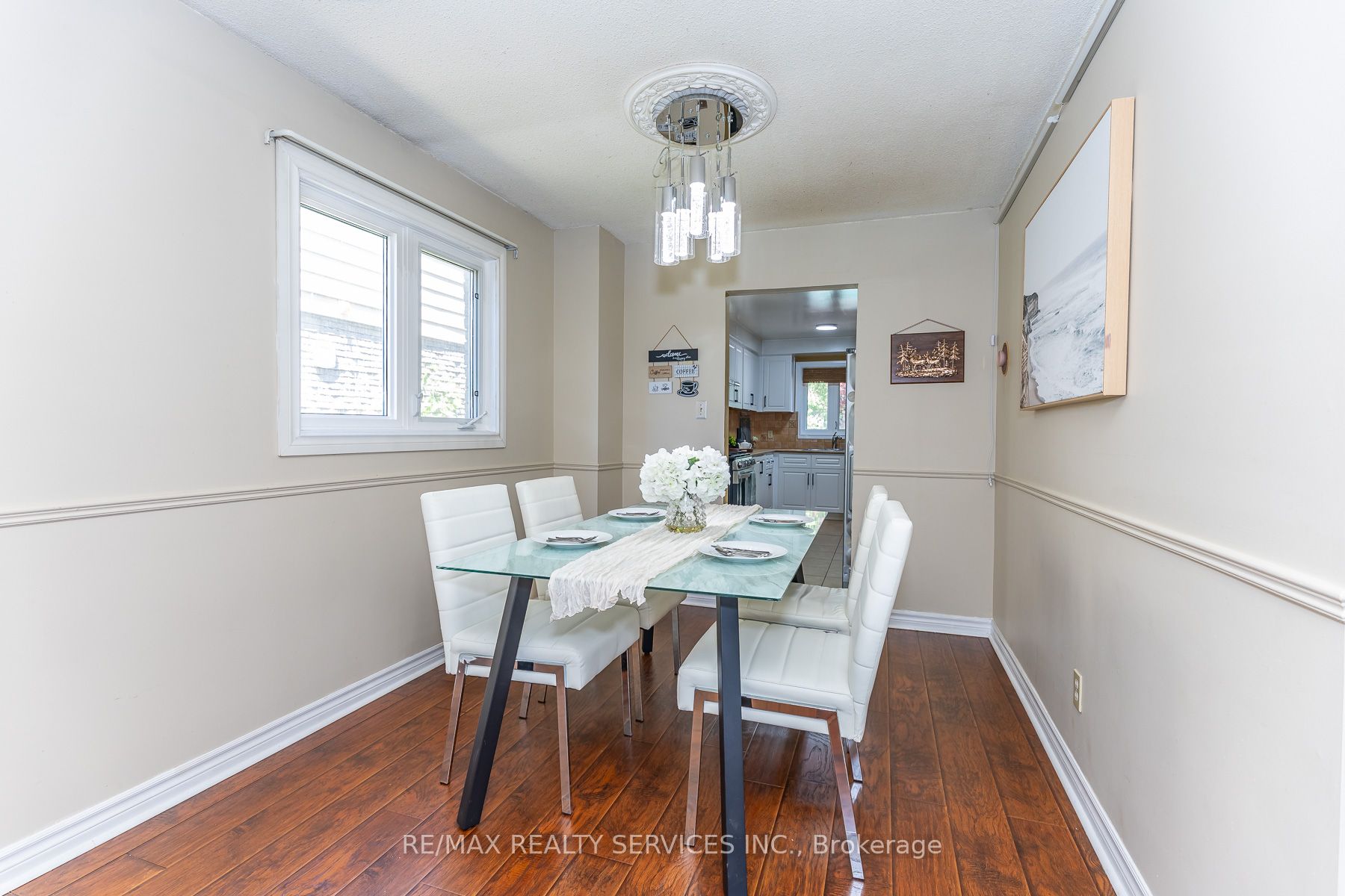 1217 Gloucester Square Property Photo 6