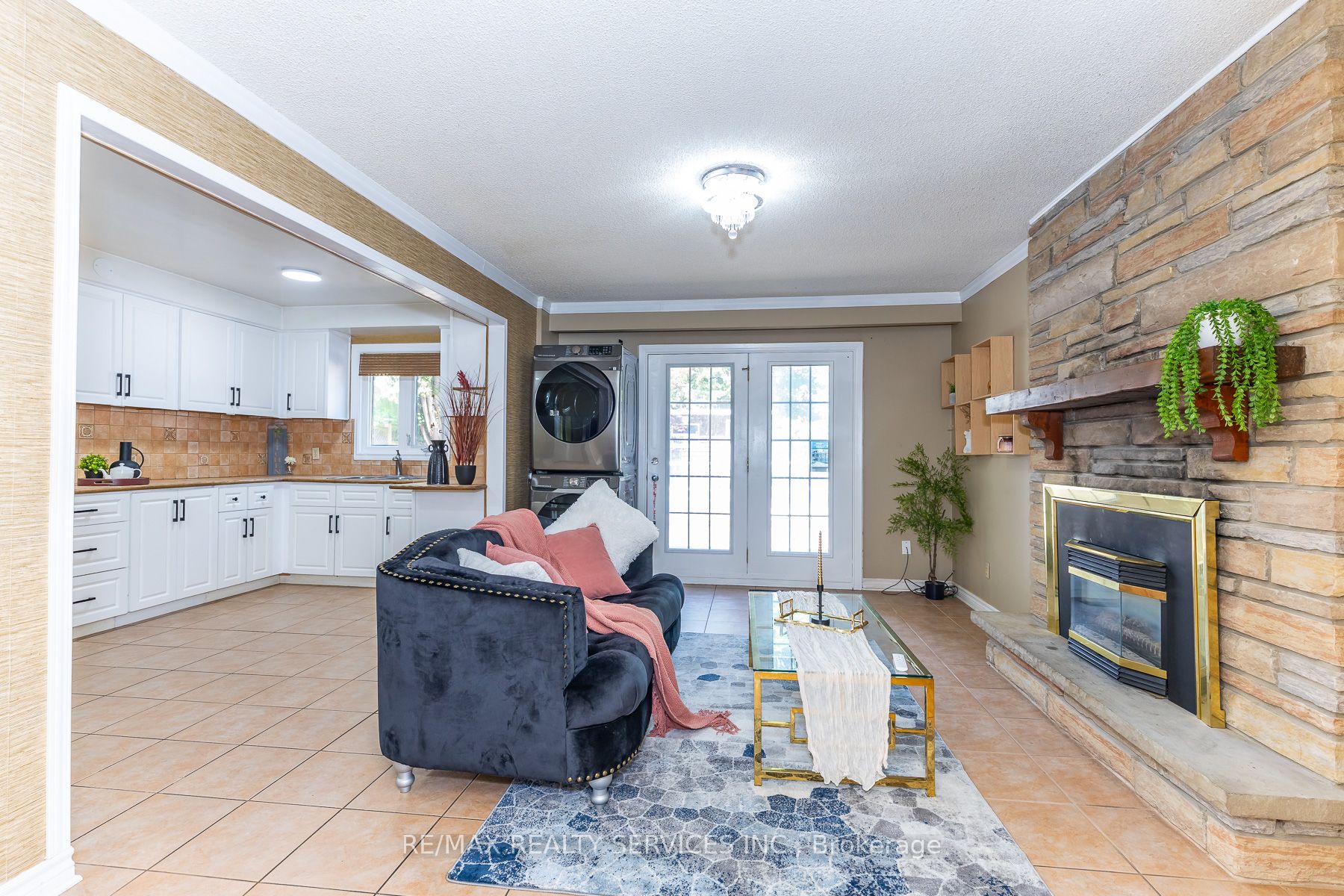 1217 Gloucester Square Property Photo 12