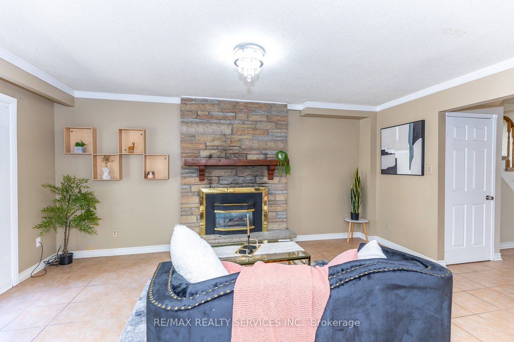 1217 Gloucester Square Property Photo 13