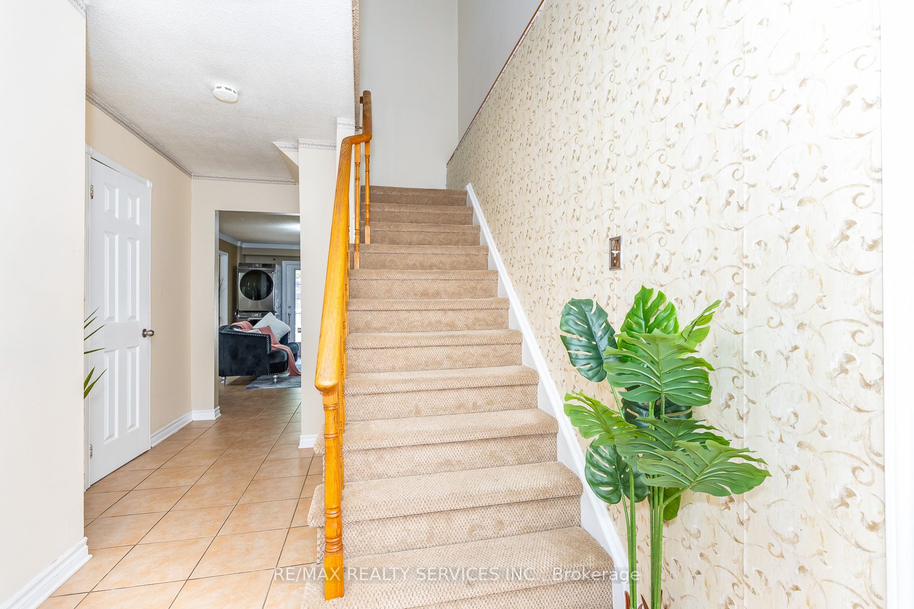 1217 Gloucester Square Property Photo 17