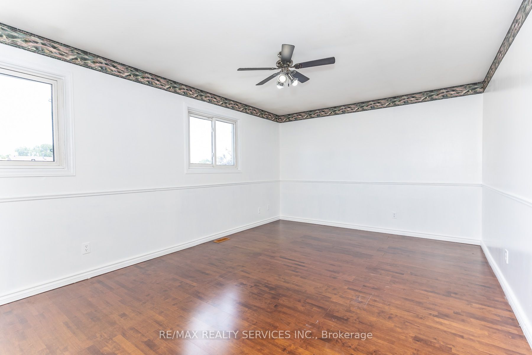 1217 Gloucester Square Property Photo 20