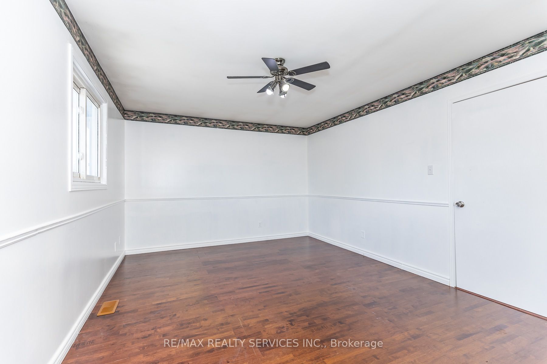 1217 Gloucester Square Property Photo 21