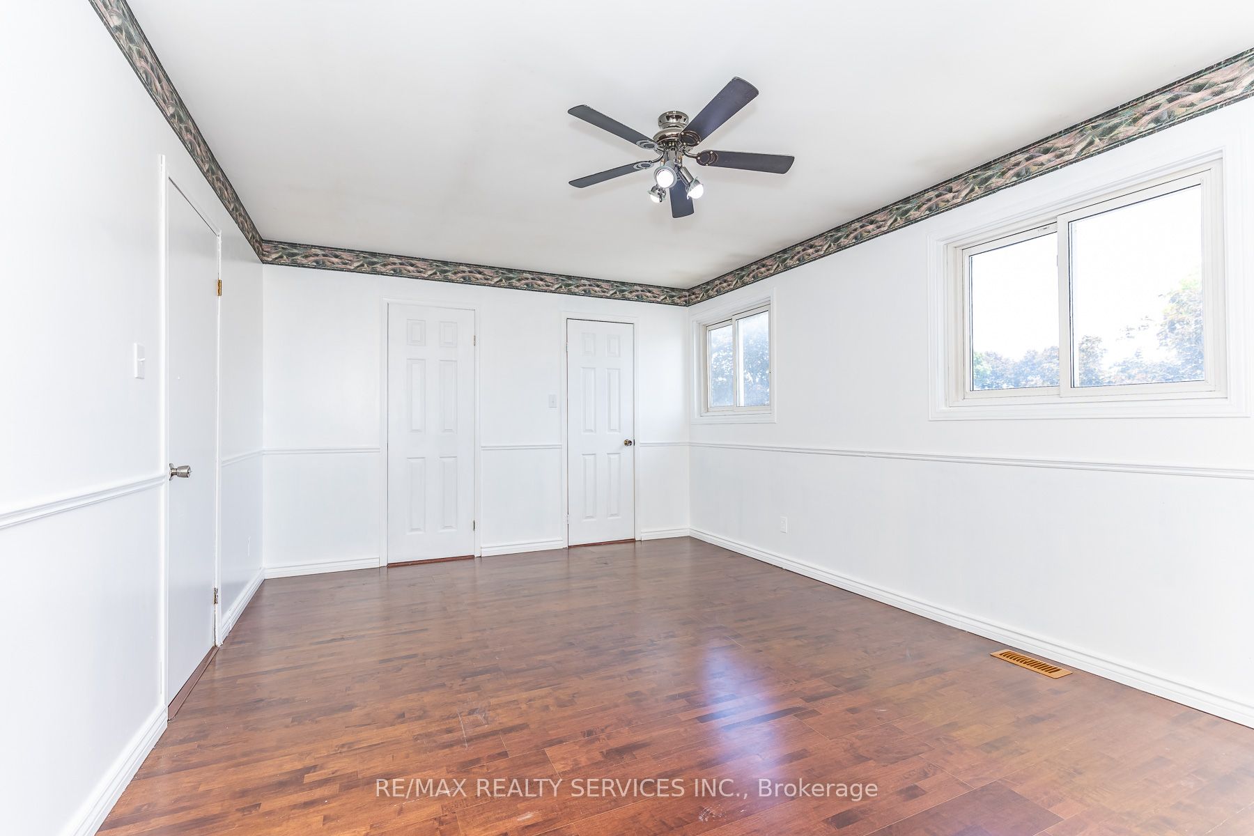 1217 Gloucester Square Property Photo 22