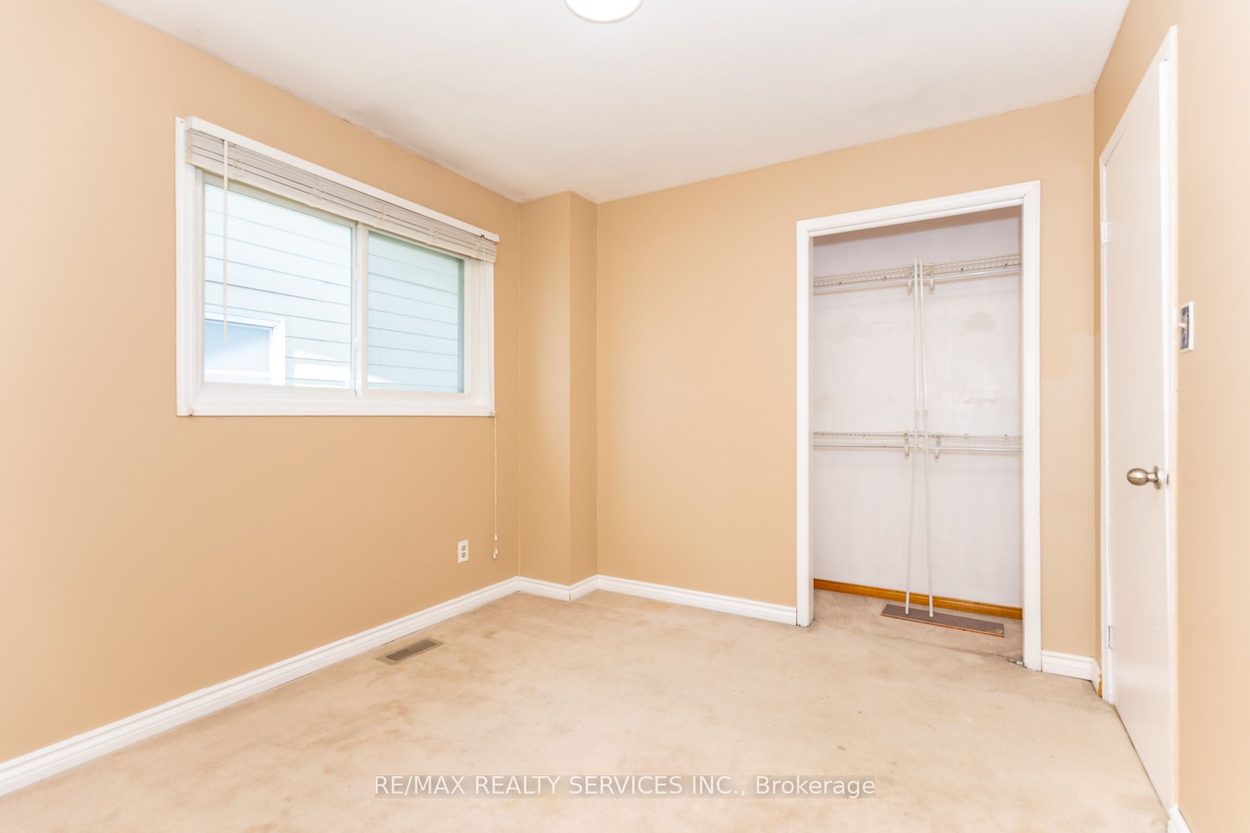 1217 Gloucester Square Property Photo 25