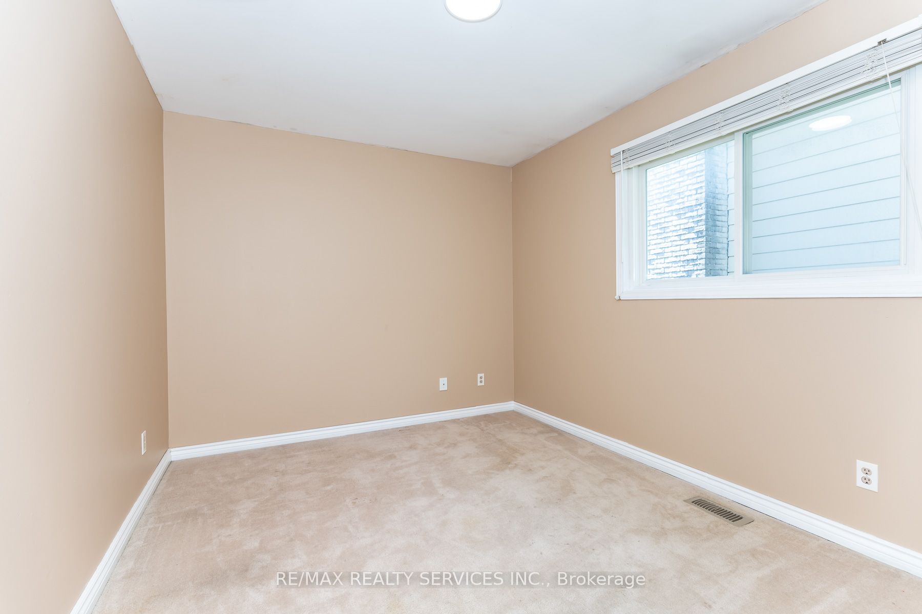 1217 Gloucester Square Property Photo 26