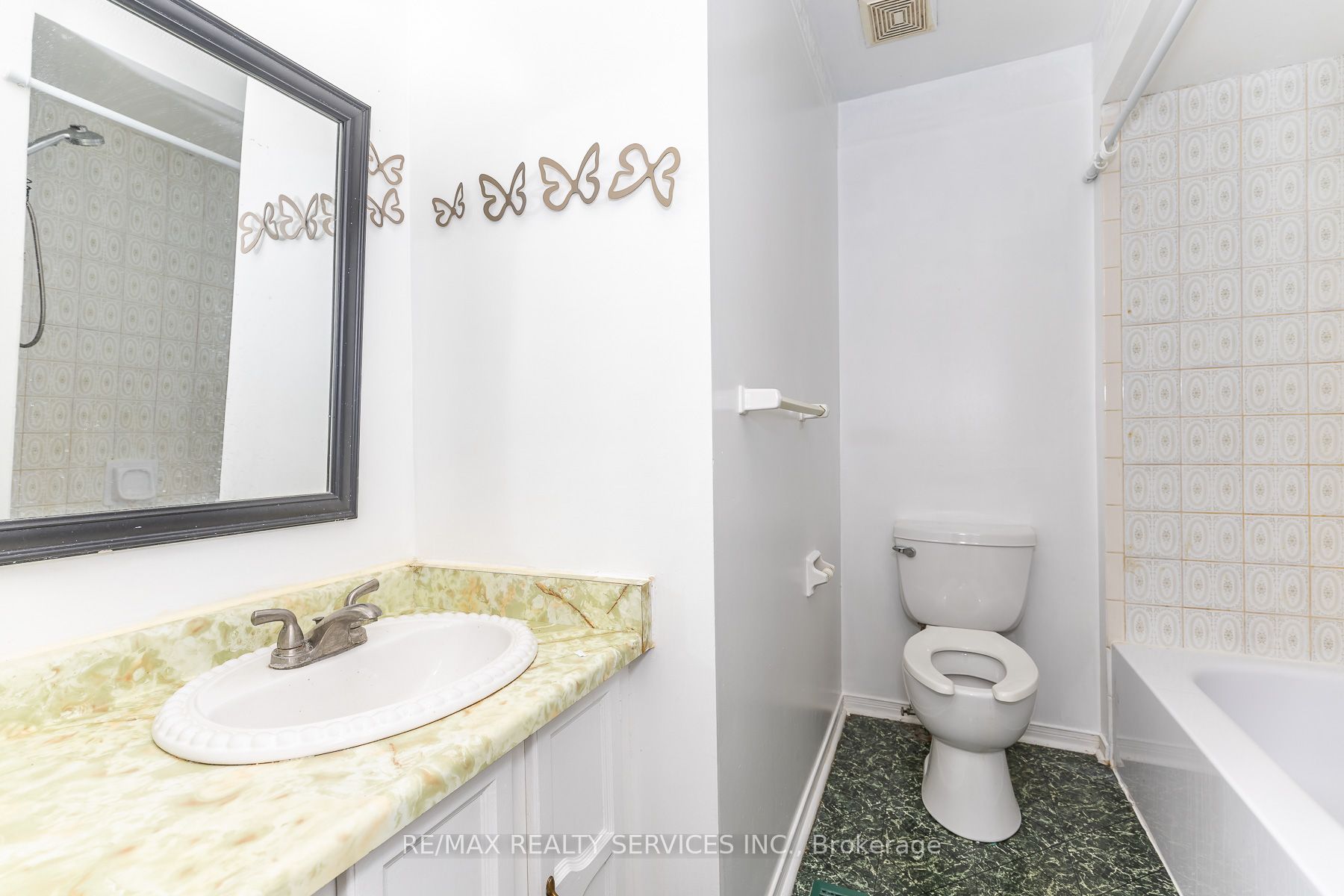 1217 Gloucester Square Property Photo 27