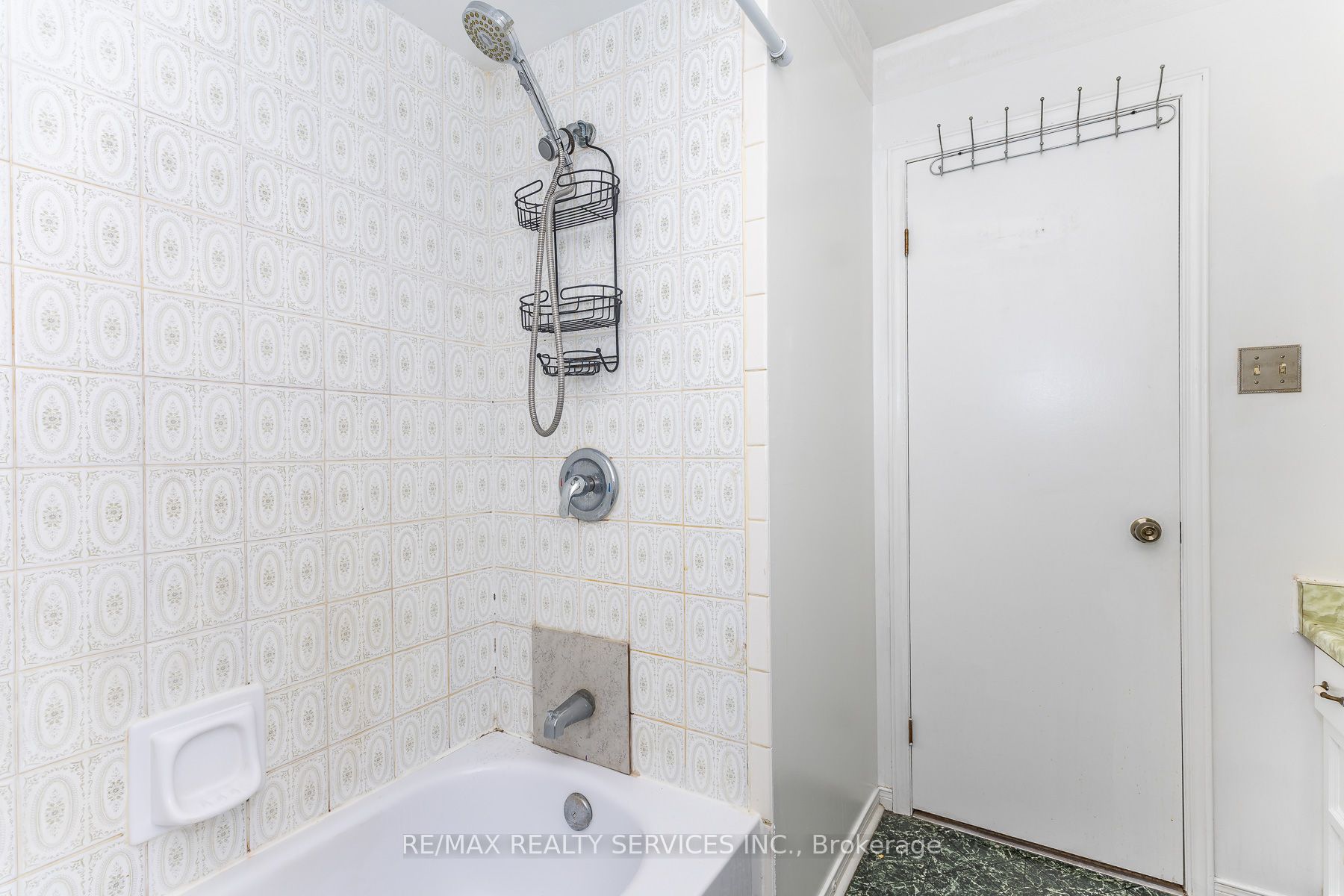 1217 Gloucester Square Property Photo 28