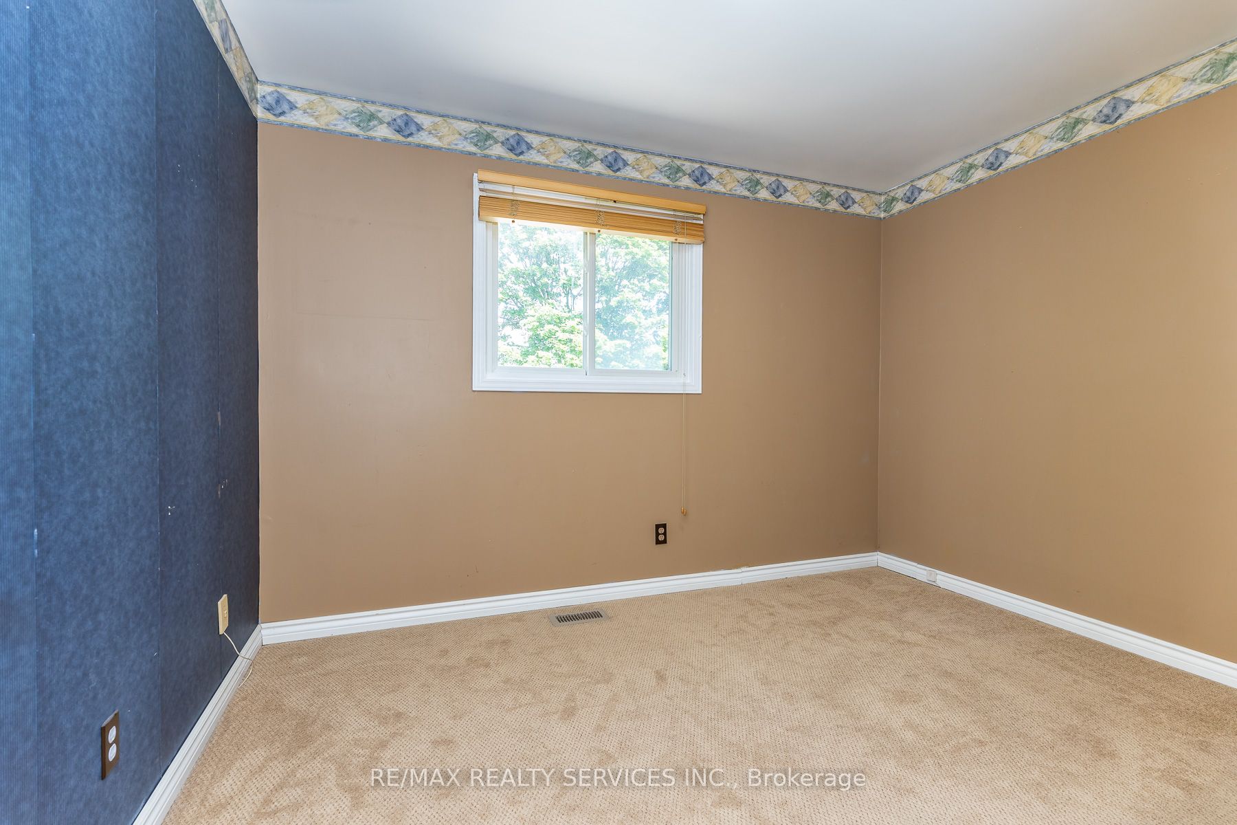 1217 Gloucester Square Property Photo 29