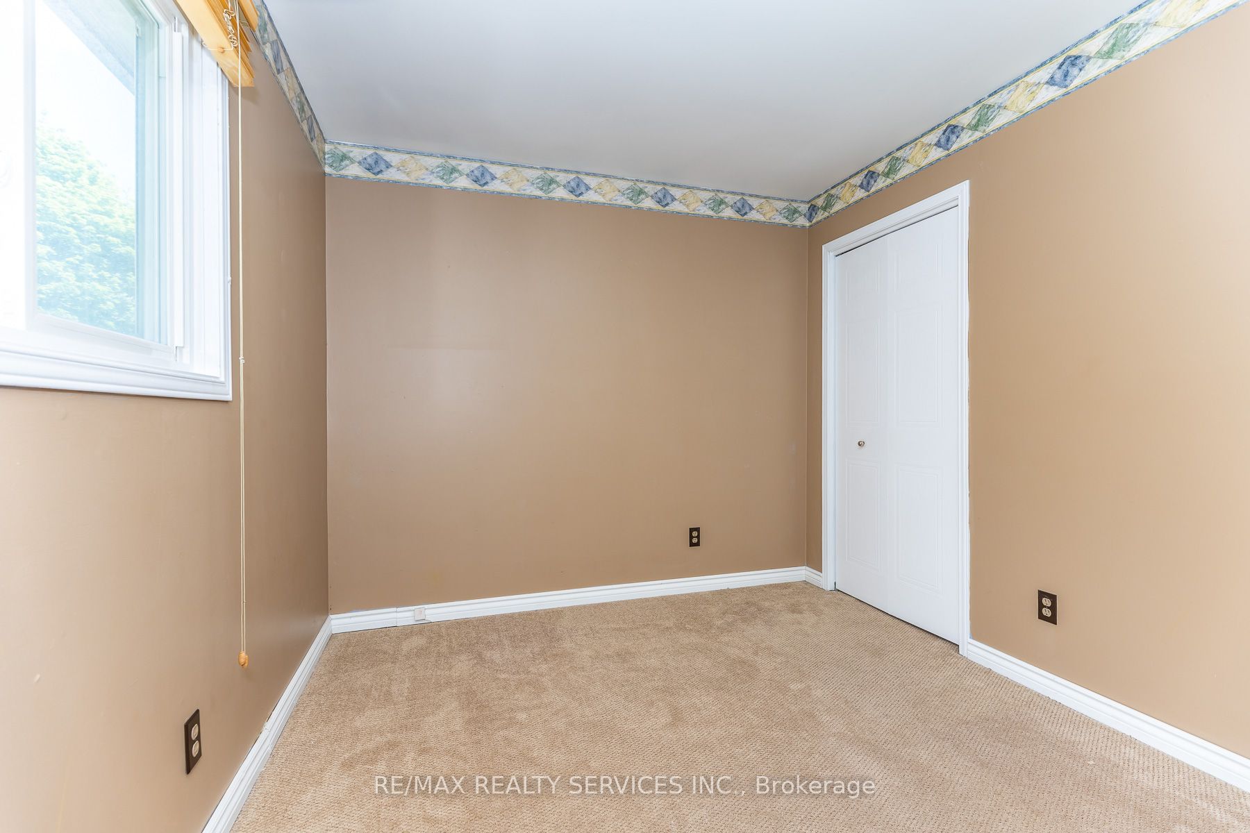 1217 Gloucester Square Property Photo 30