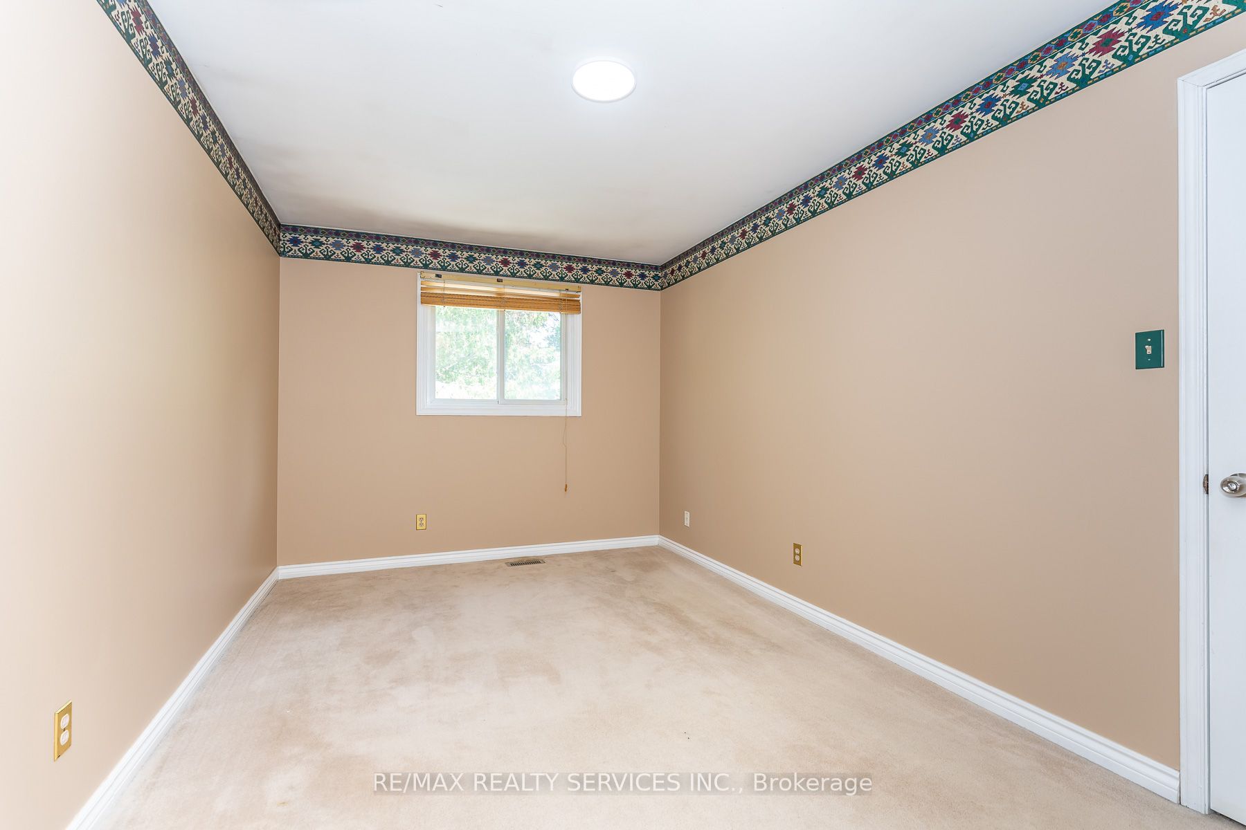 1217 Gloucester Square Property Photo 31