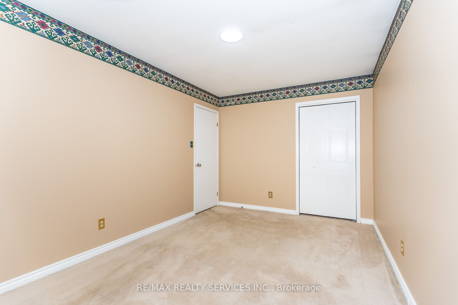1217 Gloucester Square Property Photo 32