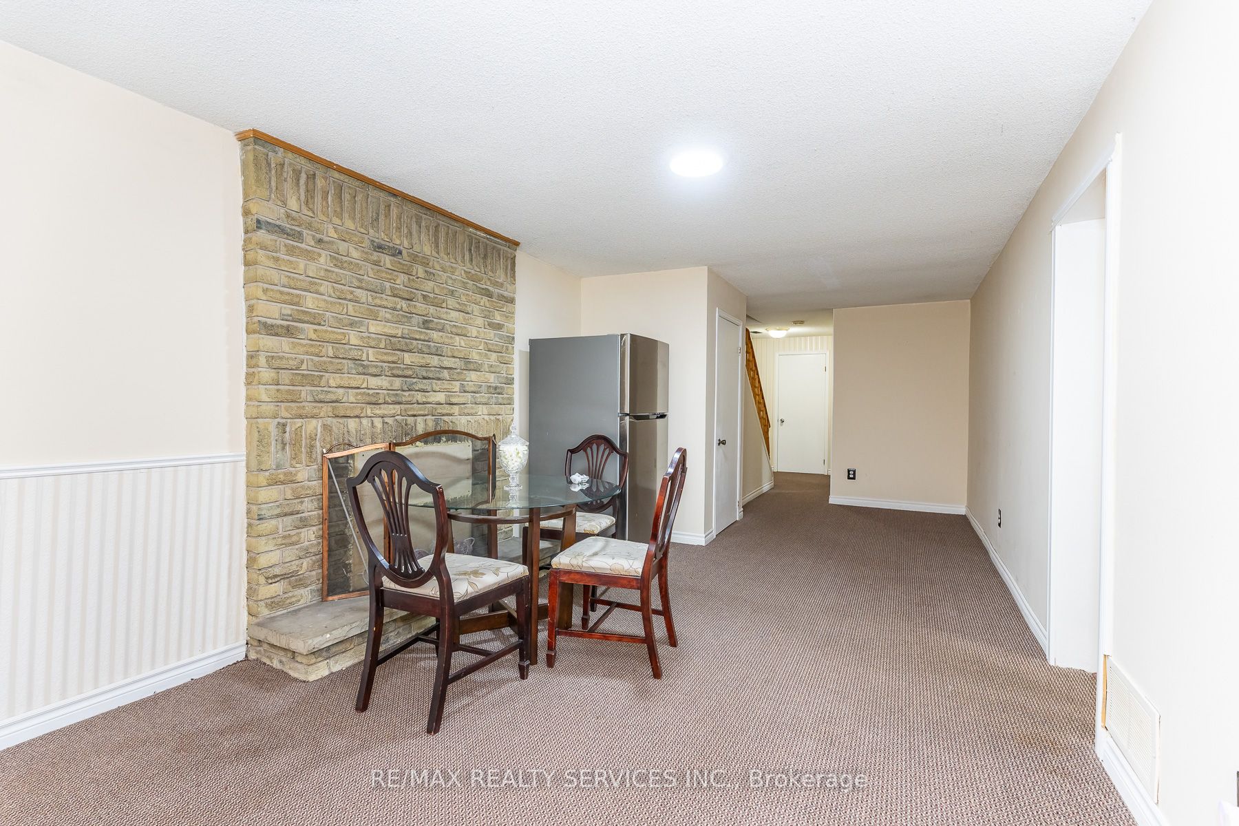 1217 Gloucester Square Property Photo 34