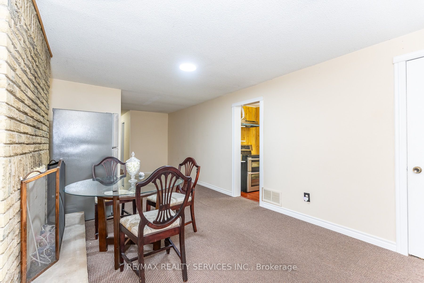 1217 Gloucester Square Property Photo 35