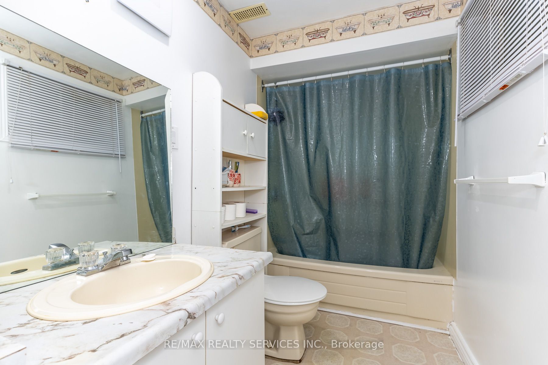 1217 Gloucester Square Property Photo 40