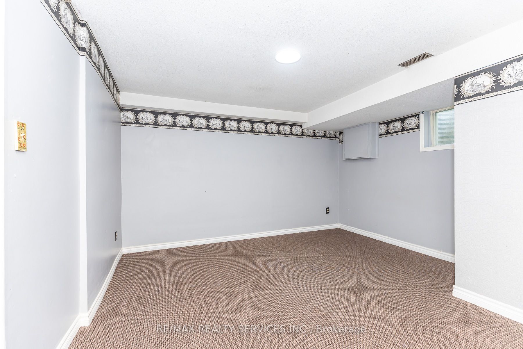 1217 Gloucester Square Property Photo 43