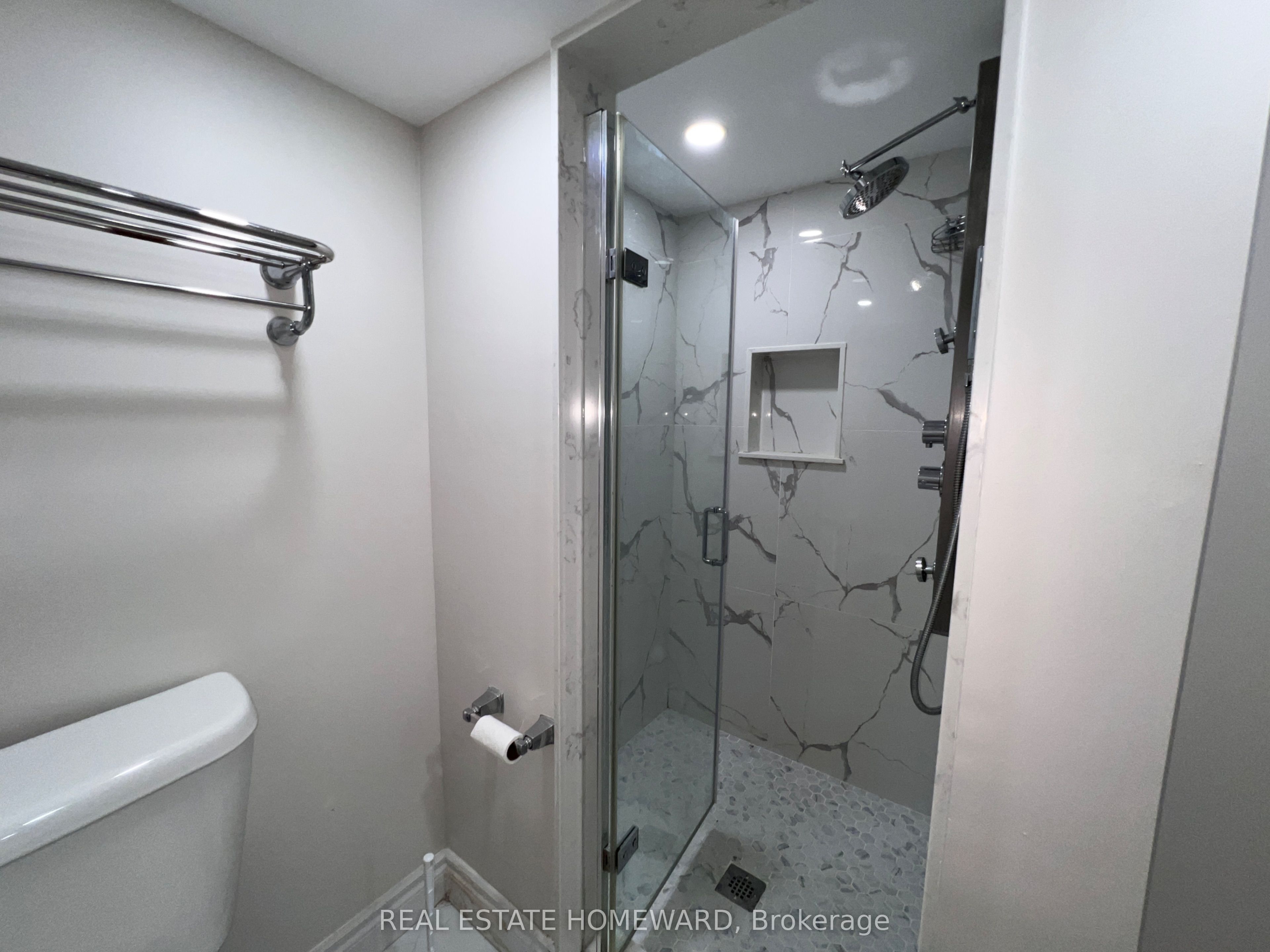 2 Harris Park Drive Lower Property Photo 12