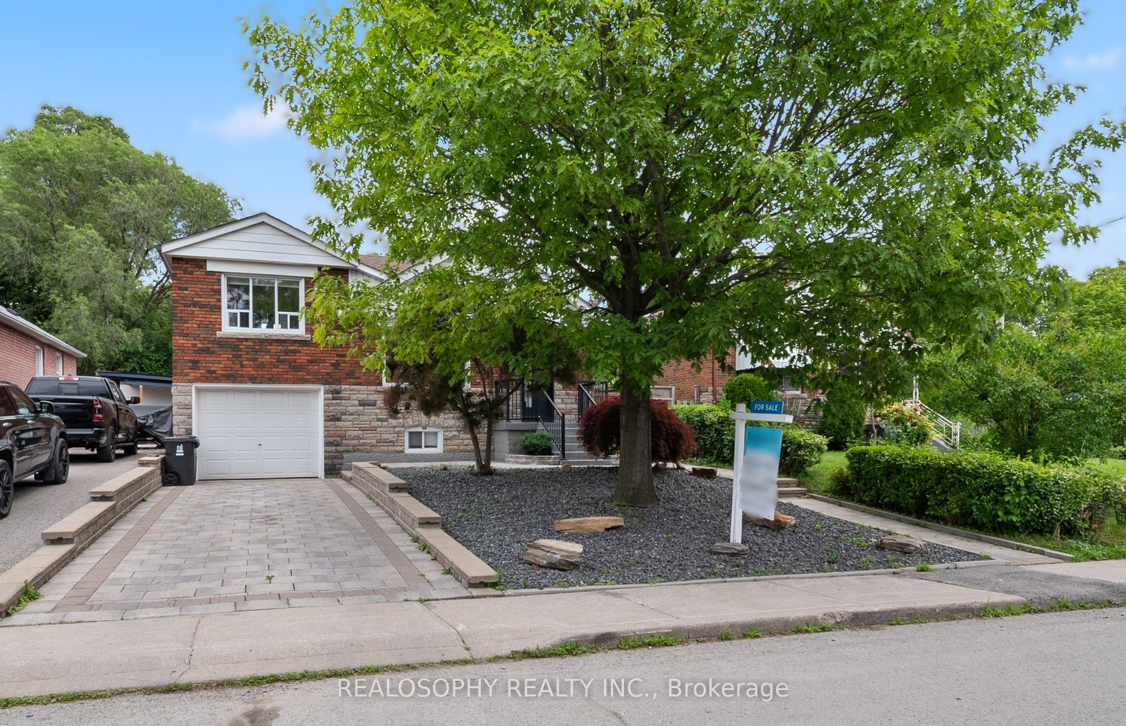 69 Squires Avenue
