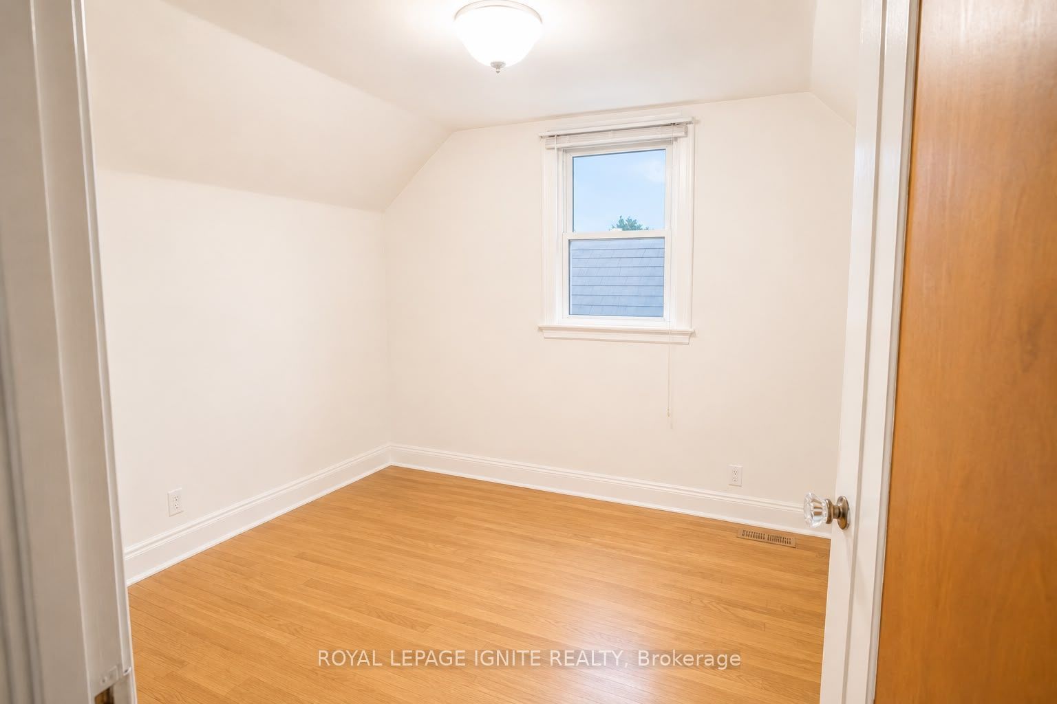 820 Simcoe Street N Main Property Photo 6