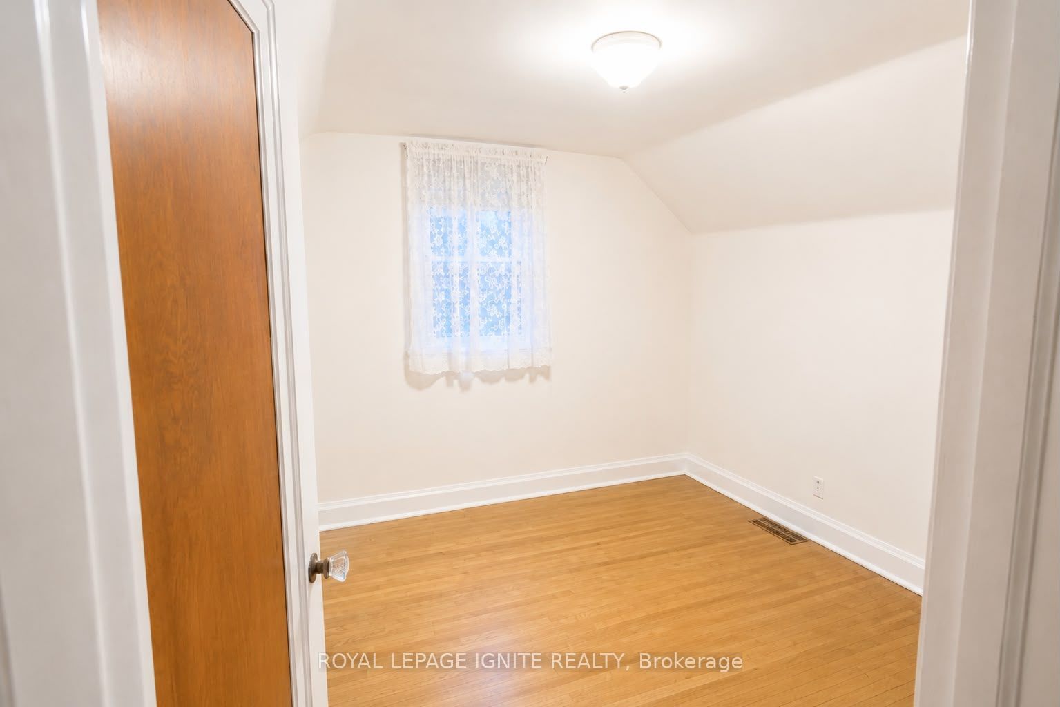 820 Simcoe Street N Main Property Photo 7