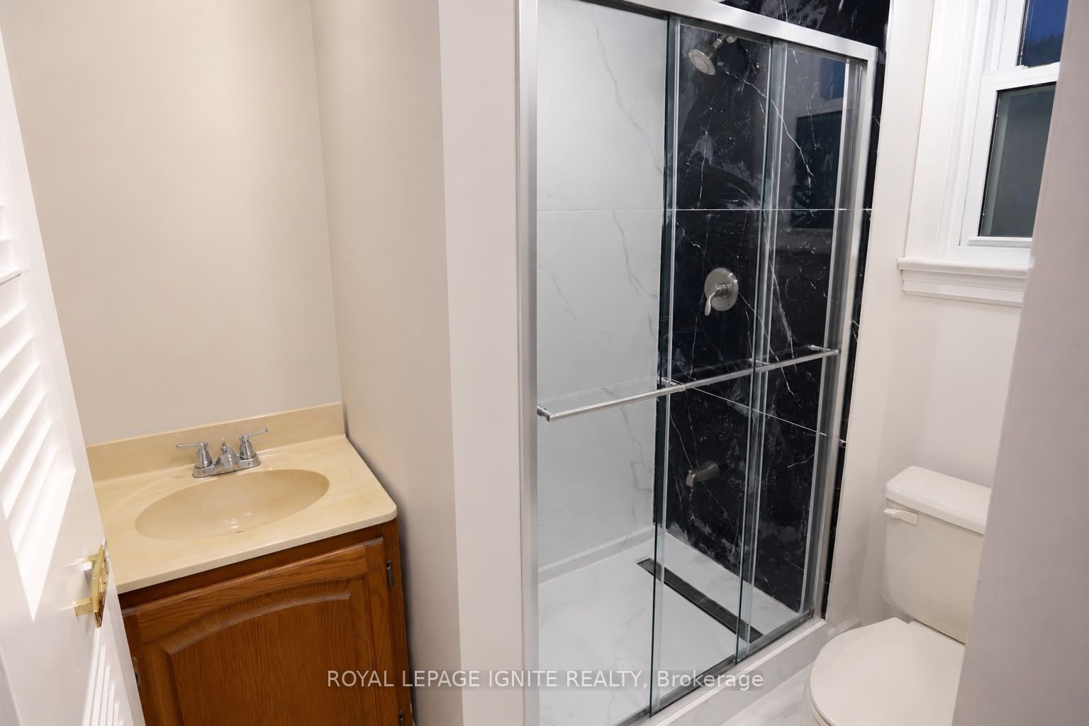 820 Simcoe Street N Main Property Photo 10