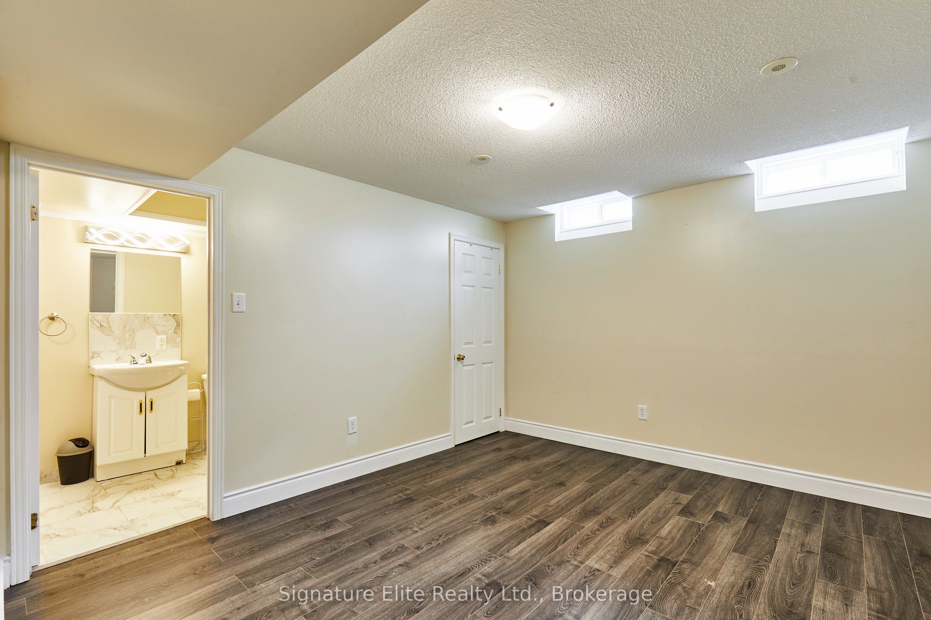 11 Etienne Street Lower Property Photo 6